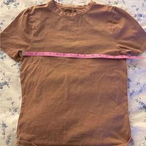 SKIMS Short Sleeve Crewneck Tee in Rust Brown